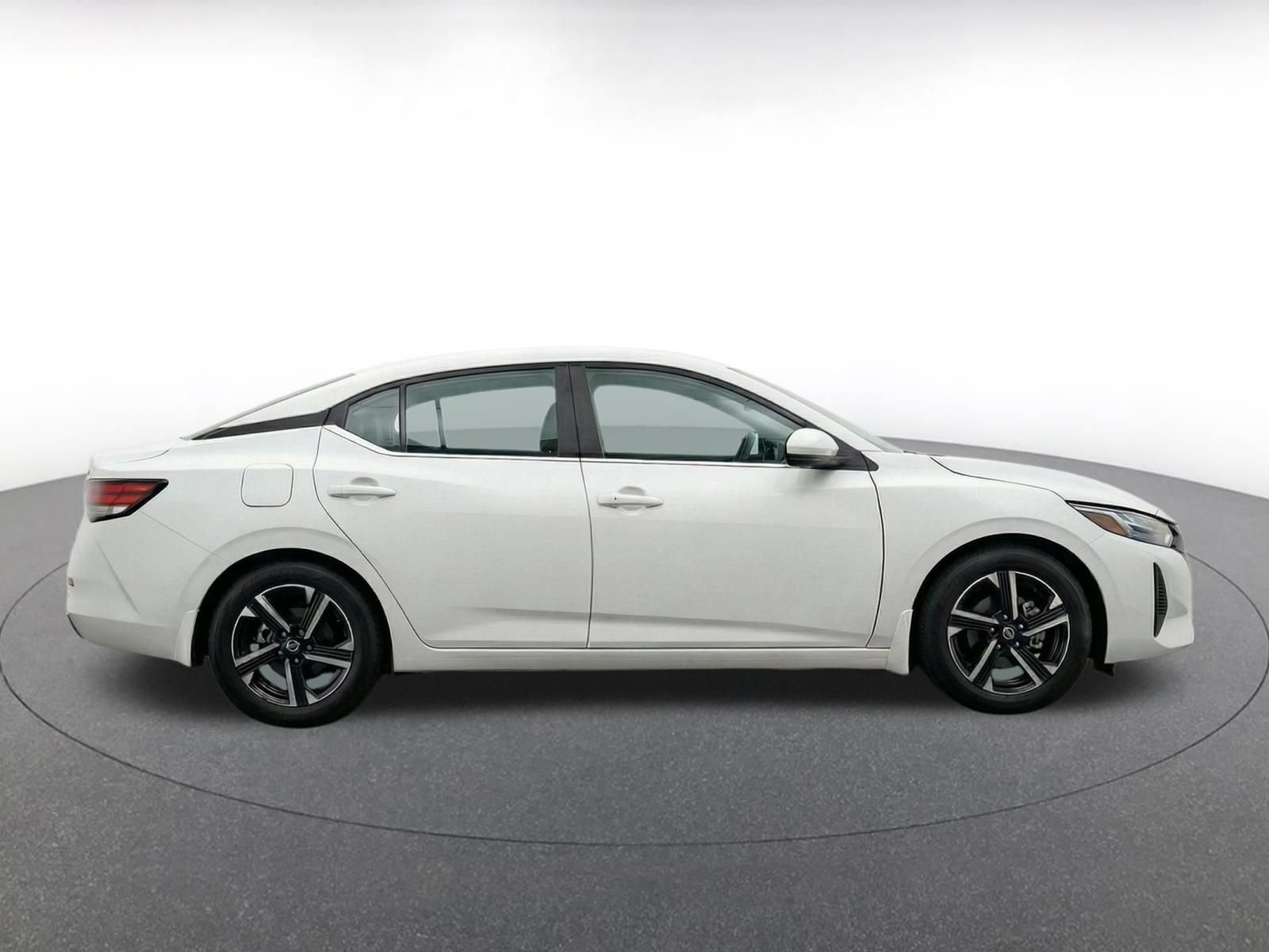Used 2025 Nissan Sentra SV FWD image 8