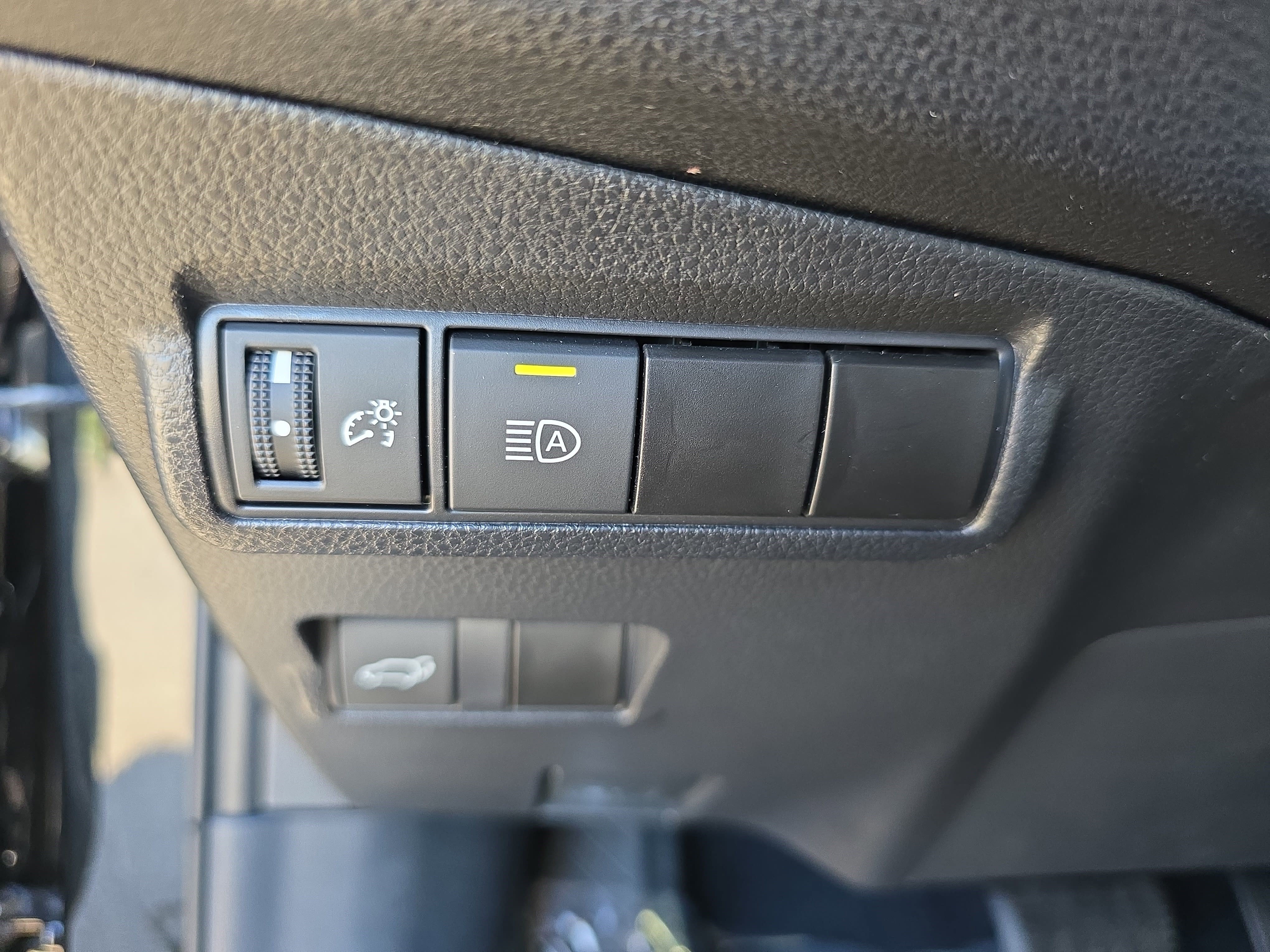 Used 2025 Toyota Corolla Cross XLE w/ Convenience Package image 27