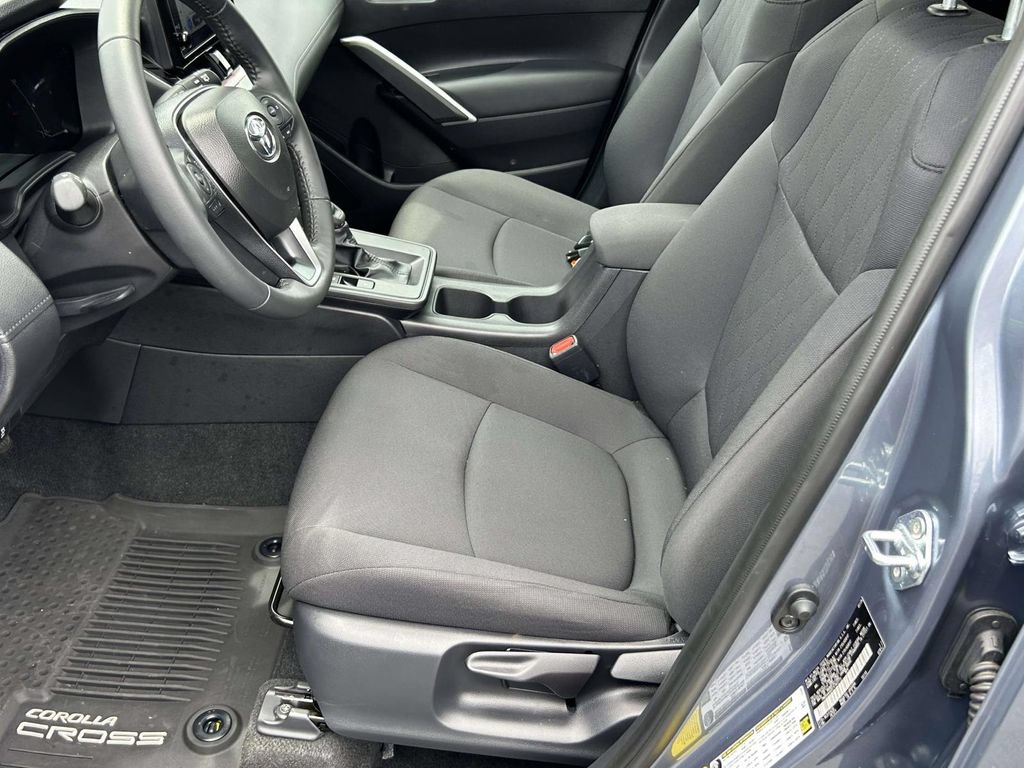 New 2026 Toyota Corolla Cross LE w/ Moonroof Package FWD image 15