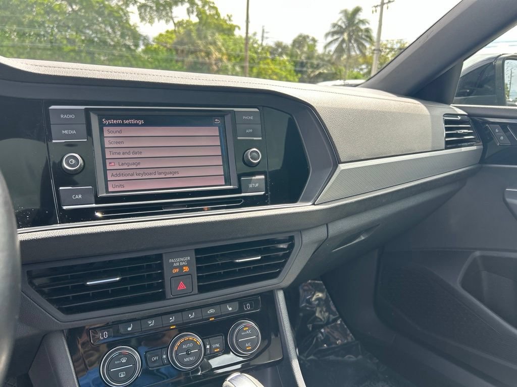 Used 2019 Volkswagen Jetta R-Line FWD image 11