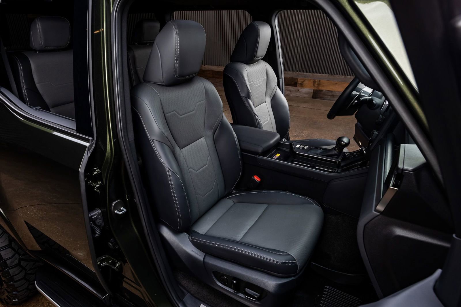 Used 2025 Lexus GX 550 w/ Accessory Package (Z1) AWD/4WD image 30