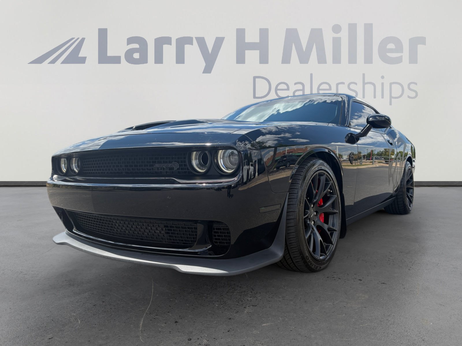 Used 2016 Dodge Challenger SRT Hellcat RWD image 1