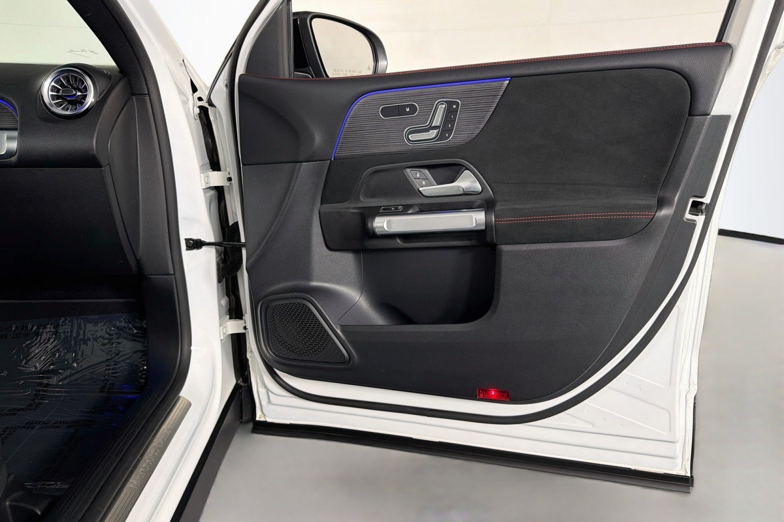 Certified 2023 Mercedes-Benz GLB 250 image 24