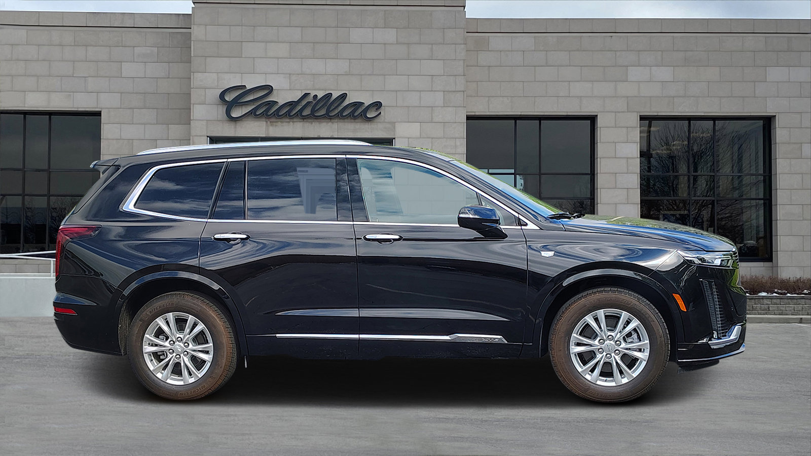 New 2025 Cadillac XT6 Luxury w/ LPO, Premium Carpet Package image 2