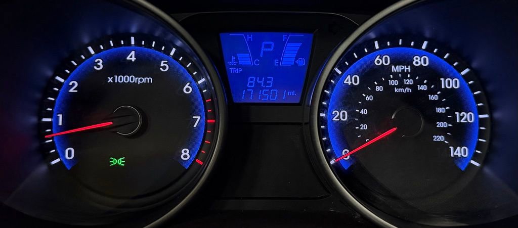 Used 2011 Hyundai Tucson Limited FWD image 16