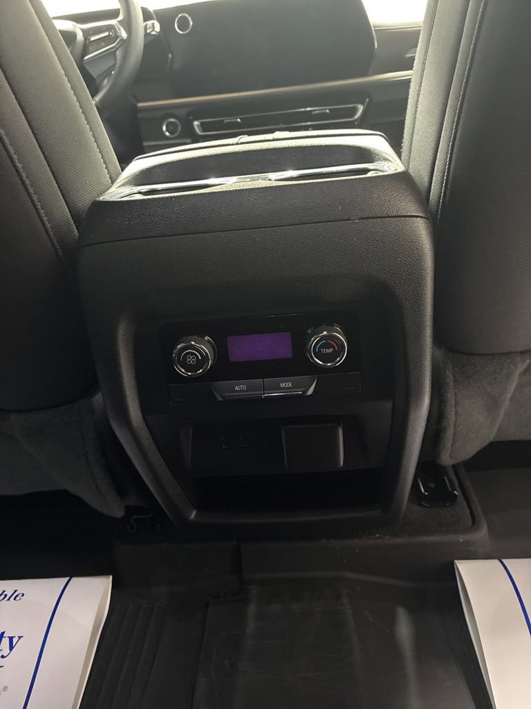 Used 2024 Chevrolet Traverse LT w/ LPO, Floor Liner Package AWD/4WD image 21