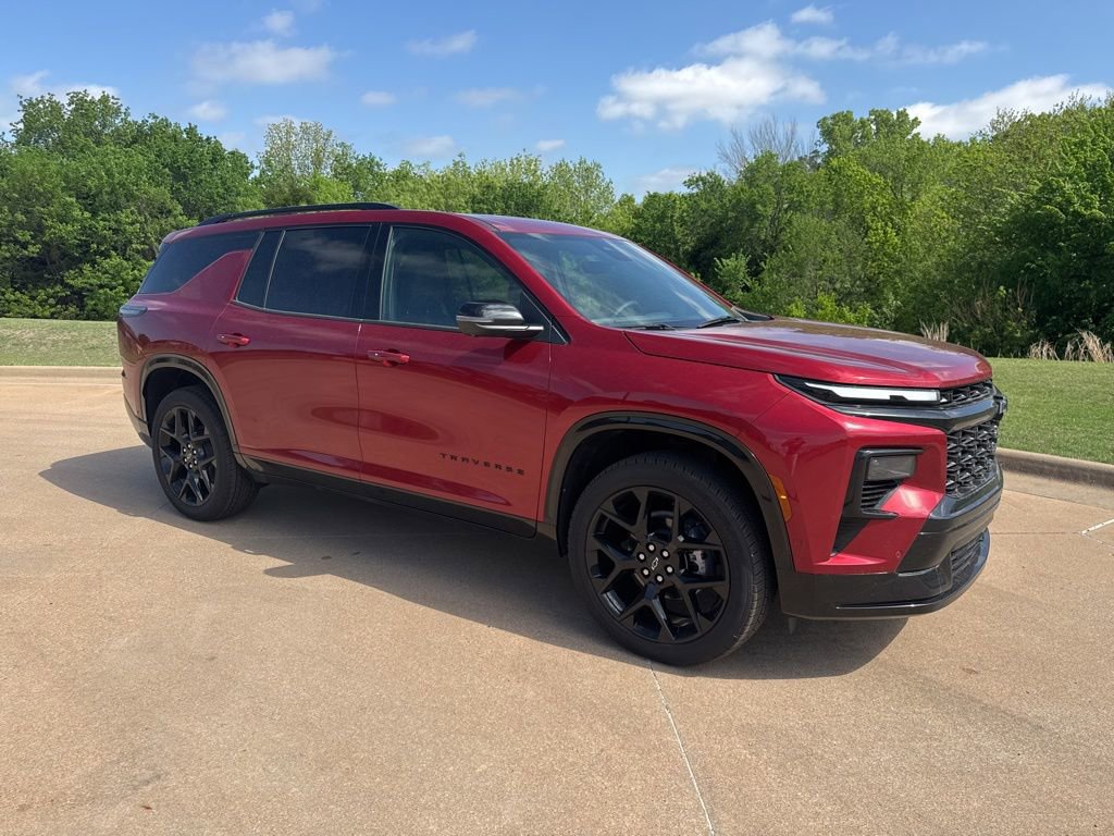 Used 2025 Chevrolet Traverse RS image 4