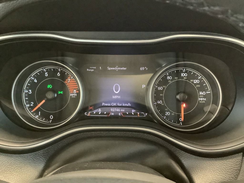 Used 2019 Jeep Cherokee Limited w/ Luxury Group AWD/4WD image 18