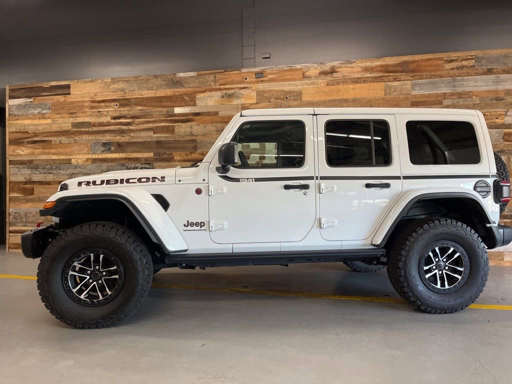 Used 2025 Jeep Wrangler Unlimited Rubicon AWD/4WD image 17