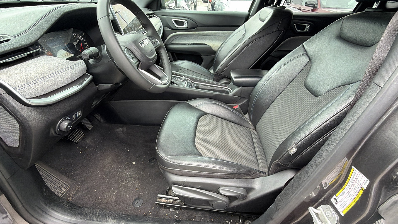 Used 2024 Jeep Compass Latitude AWD/4WD image 16