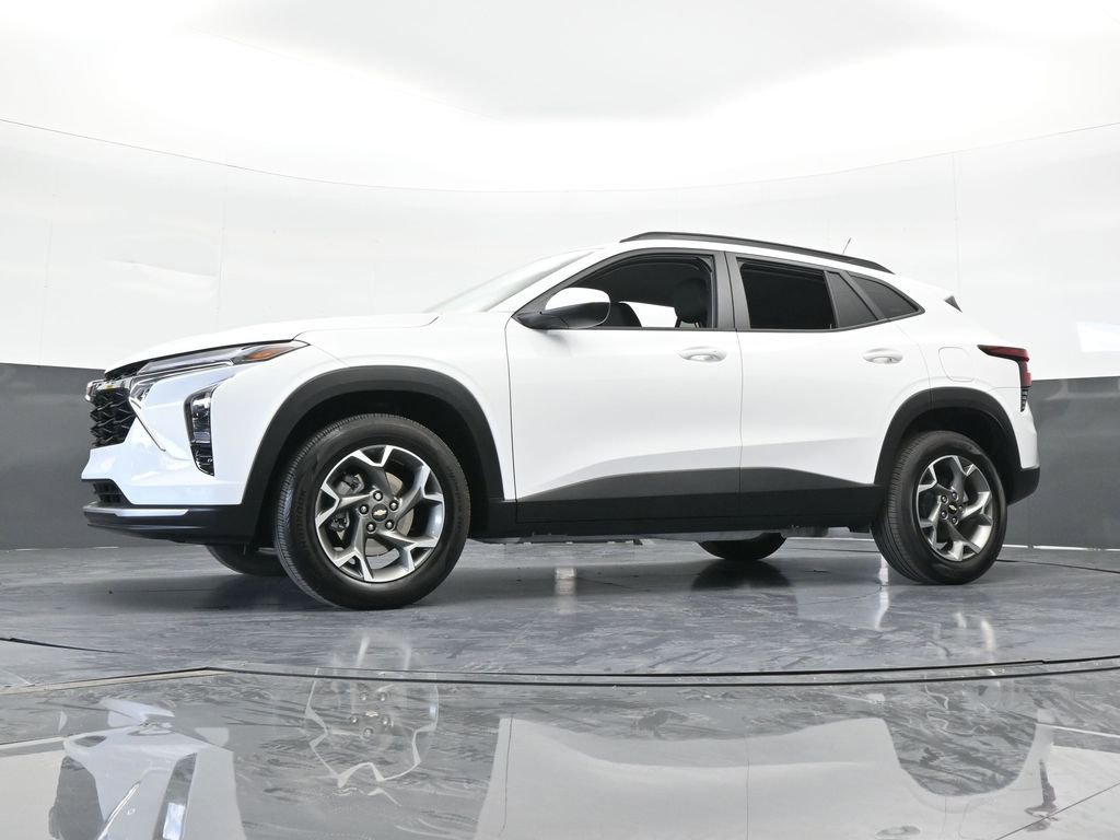 Used 2025 Chevrolet Trax LT w/ LT Convenience Package image 57