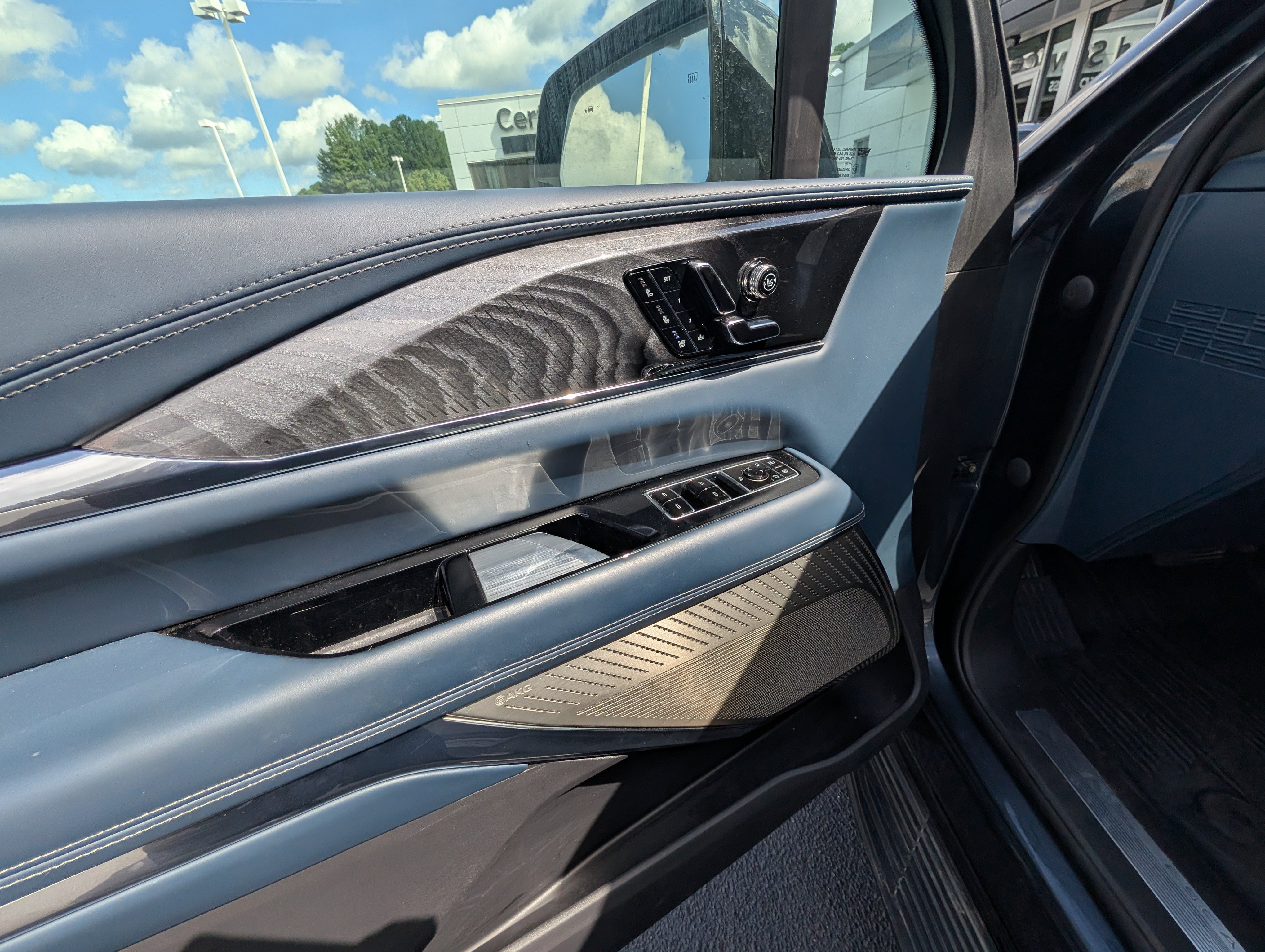 Used 2026 Cadillac Escalade IQ Sport 2 w/ LPO, Premium Carpet Package AWD/4WD image 28