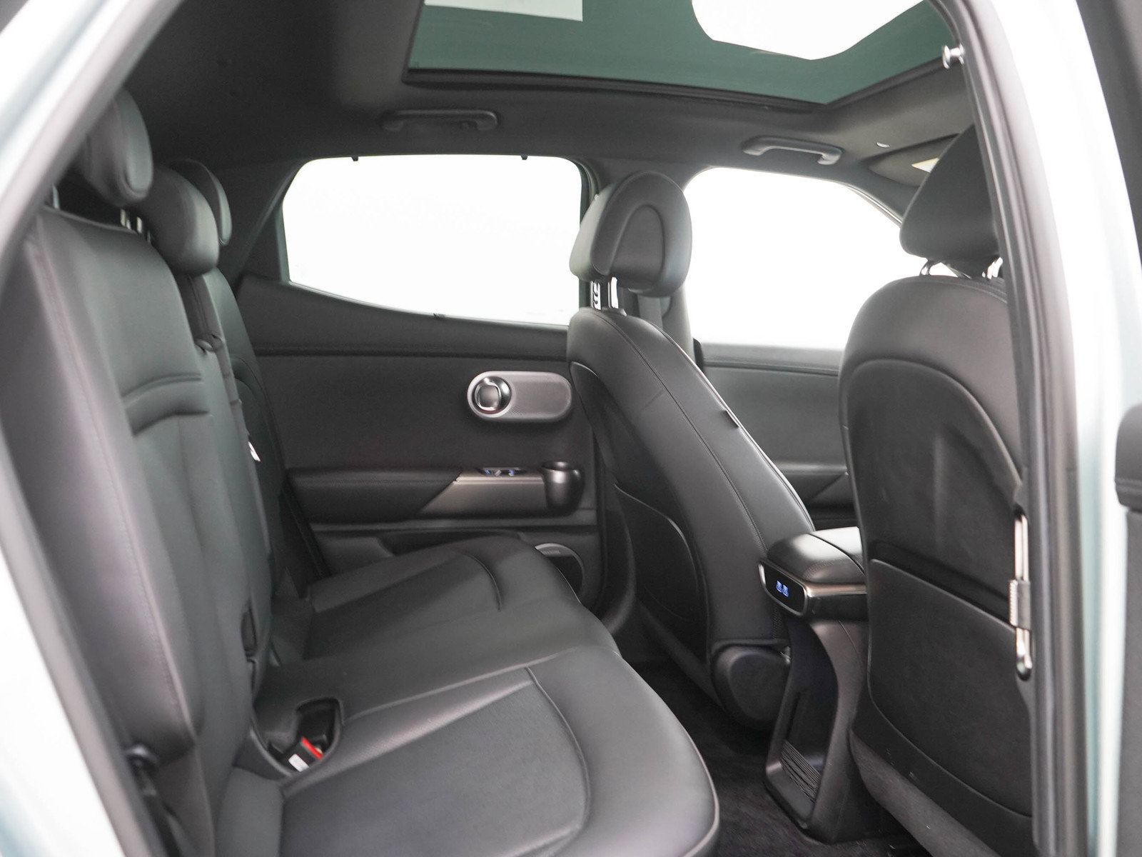 Used 2023 Genesis GV60 Advanced AWD/4WD image 14