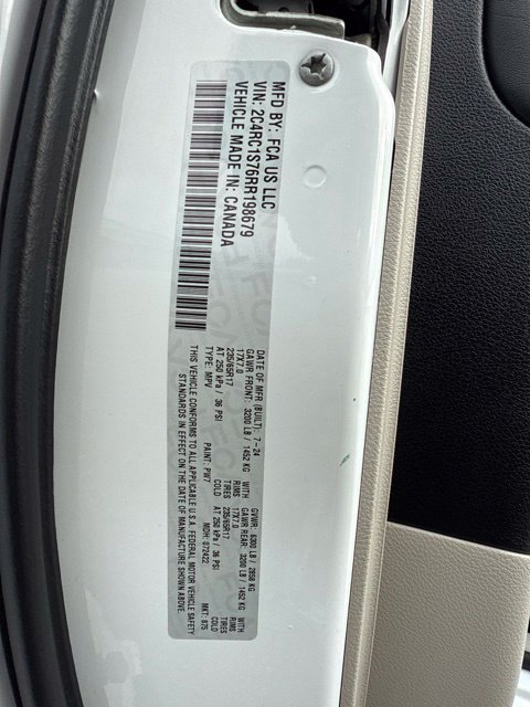 Used 2024 Chrysler Pacifica Limited FWD image 17