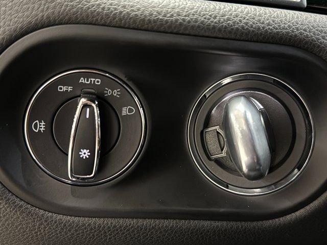 Certified 2023 Porsche Macan image 31