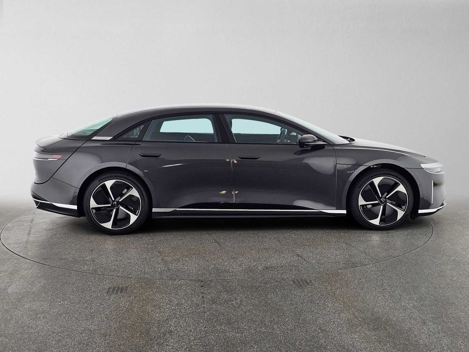 Used 2025 Lucid Air Touring AWD/4WD image 2