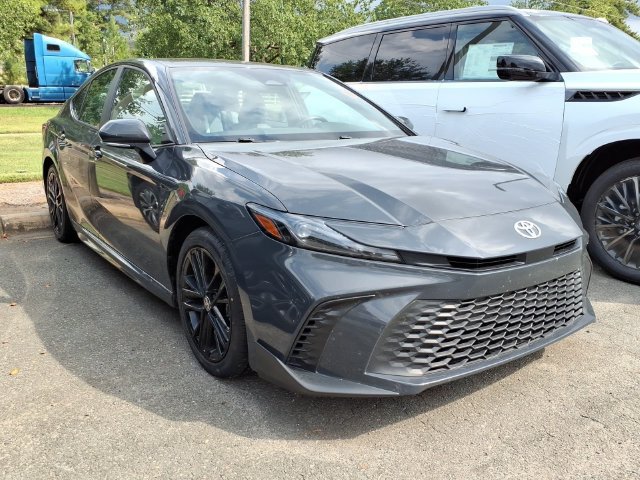 Used 2025 Toyota Camry SE w/ Multimedia Upgrade Package FWD image 4