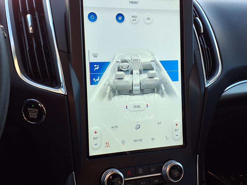 Used 2024 Ford Edge Titanium image 10