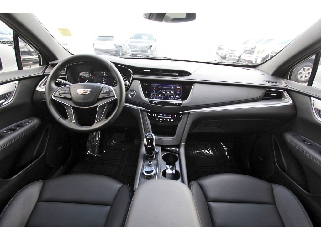 Certified 2025 Cadillac XT5 Luxury image 9