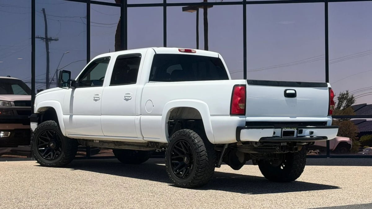 Used 2004 Chevrolet Silverado 2500 LT RWD image 9