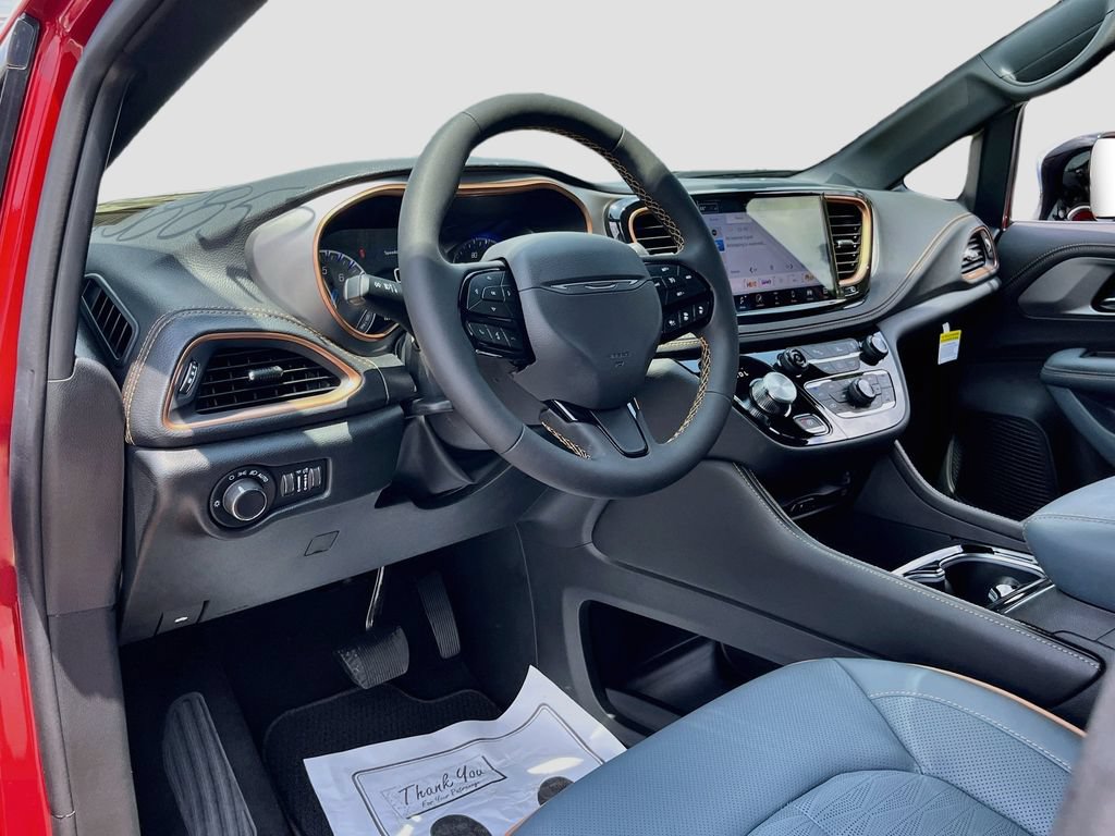 New 2027 Chrysler Pacifica Pinnacle w/ Theater Group FWD image 9