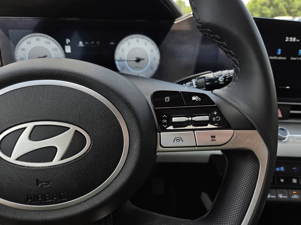 Used 2025 Hyundai Elantra Limited FWD image 24