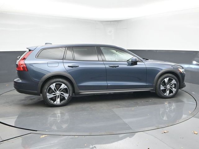 Used 2024 Volvo V60 B5 Cross Country Plus image 8