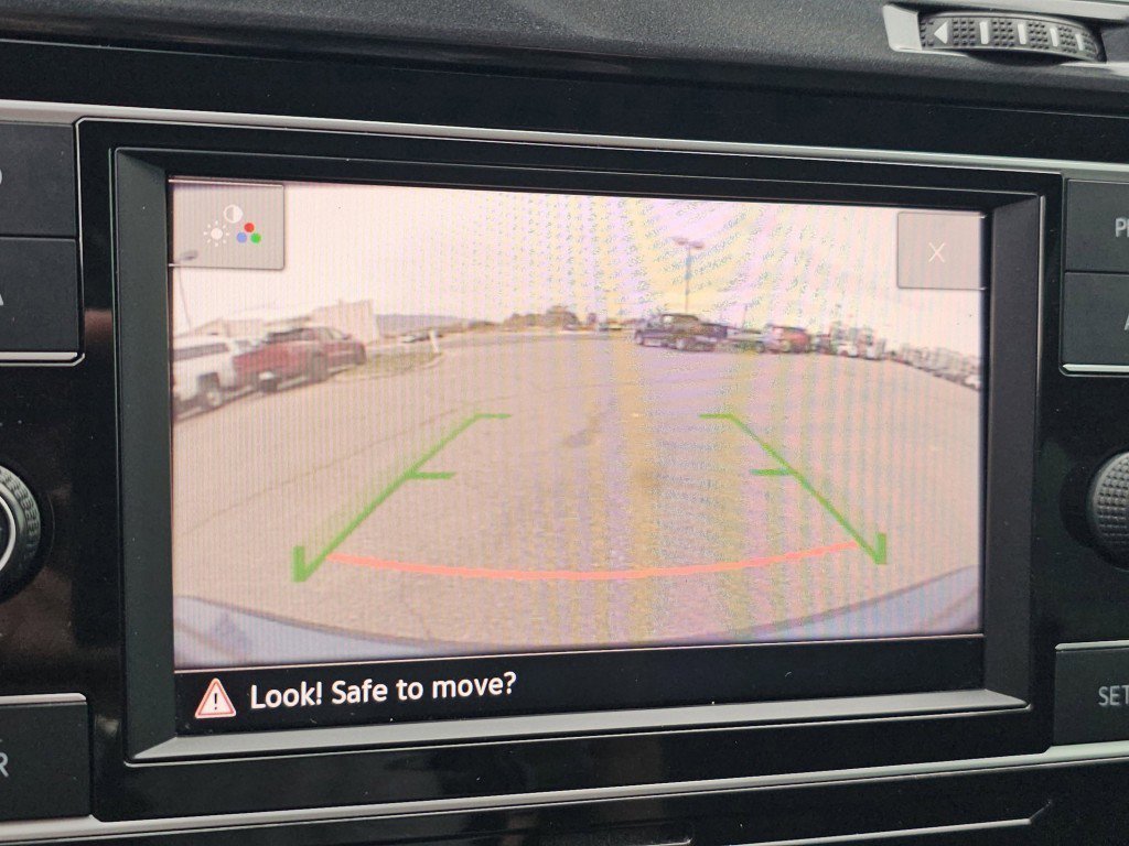 Used 2019 Volkswagen Golf S image 8