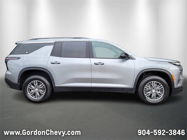 Used 2025 Chevrolet Traverse LT image 7