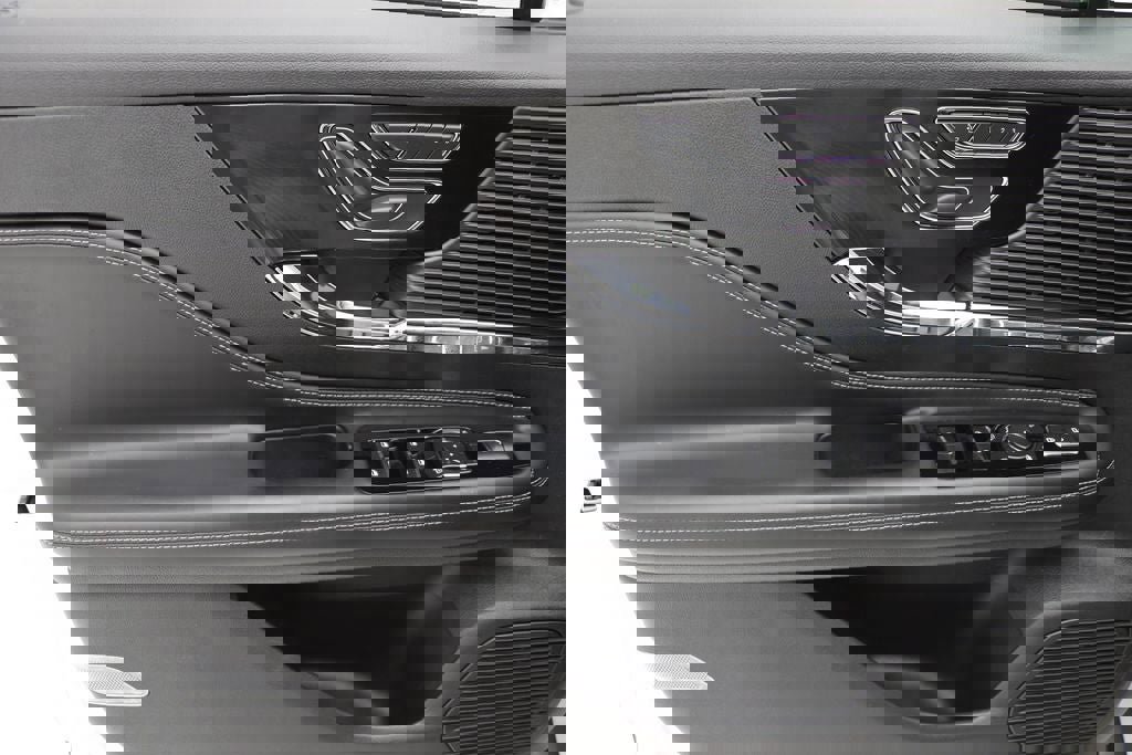 Used 2021 Lincoln Corsair AWD w/ Premium Package image 12