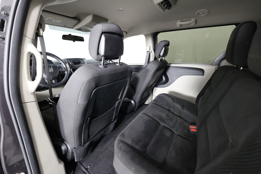Used 2017 Dodge Grand Caravan SE image 14