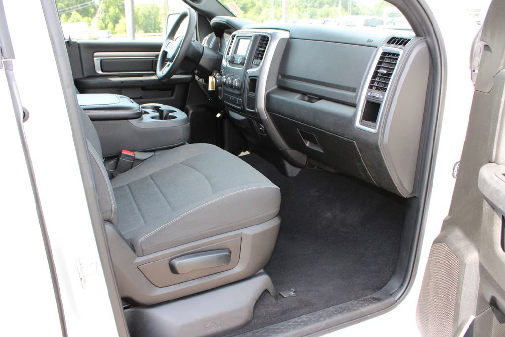 Used 2024 RAM 1500 Warlock RWD image 6