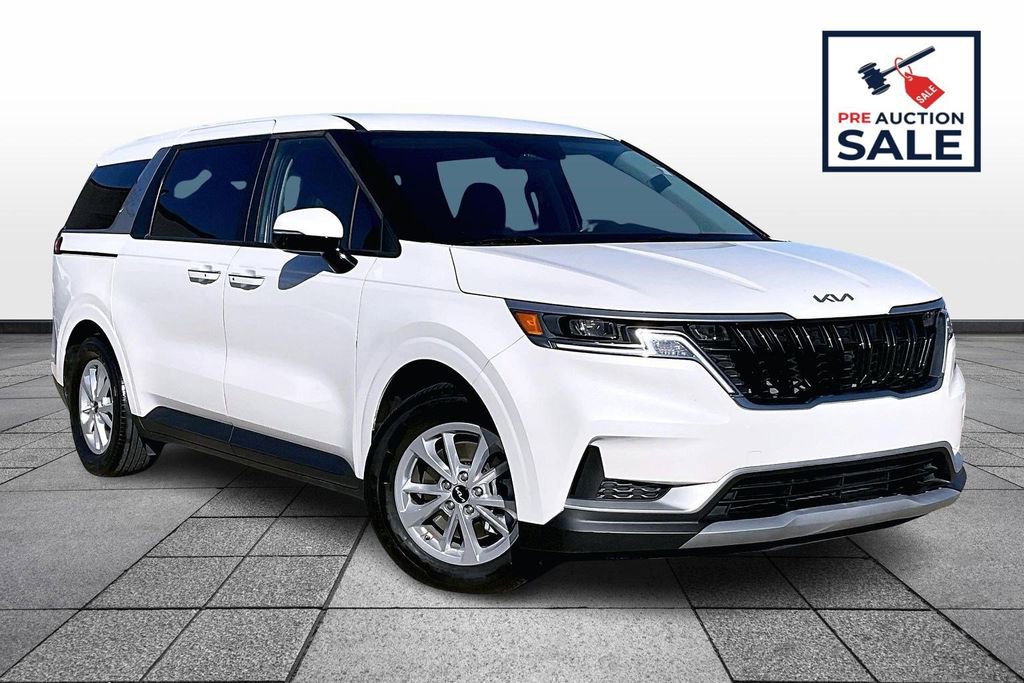 Used 2024 Kia Carnival LX image 2