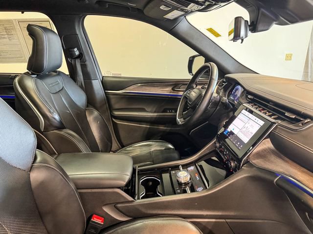 Used 2022 Jeep Grand Cherokee Overland w/ Luxury Tech Group IV image 28