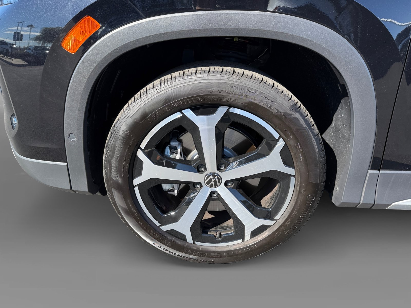Certified 2025 Volkswagen Tiguan SE AWD/4WD image 9