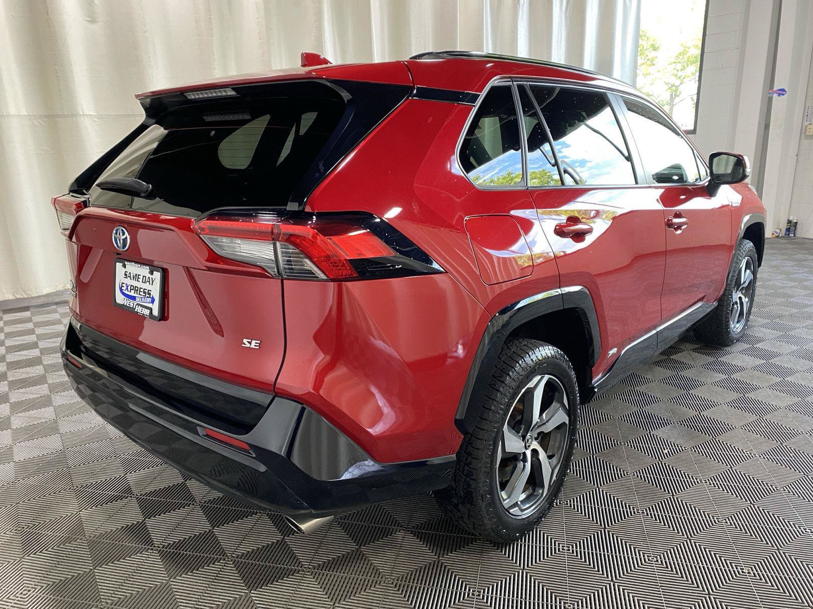Used 2024 Toyota RAV4 SE w/ Weather & Moonroof Package AWD/4WD image 15