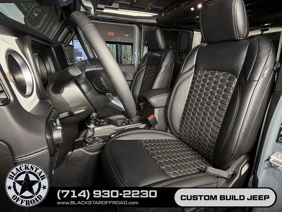 Used 2025 Jeep Wrangler Unlimited Sahara w/ Safety Group AWD/4WD image 22