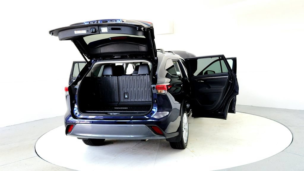 Used 2023 Toyota Highlander Limited AWD/4WD image 11
