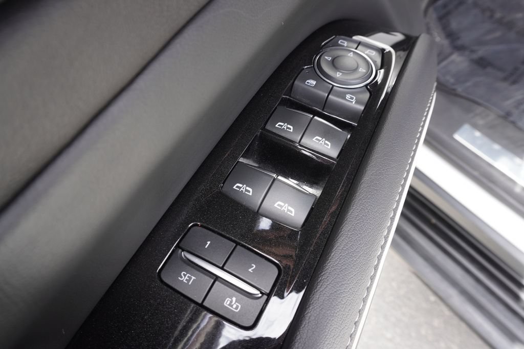 Used 2022 Cadillac Escalade Premium Luxury AWD/4WD image 20