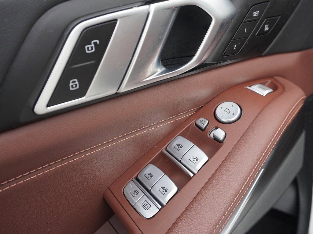 Used 2023 BMW X7 xDrive40i w/ Premium Package image 41