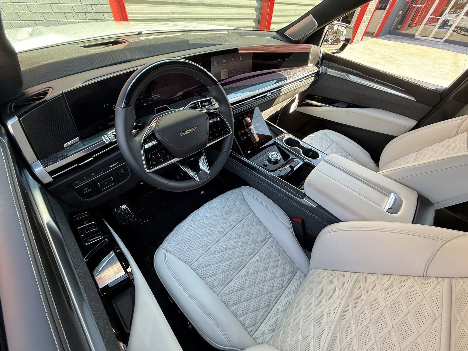 Used 2026 Cadillac Escalade V w/ LPO, ONYX Package image 24