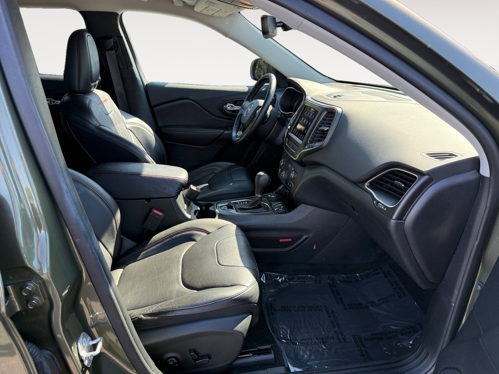 Used 2020 Jeep Cherokee Trailhawk image 19