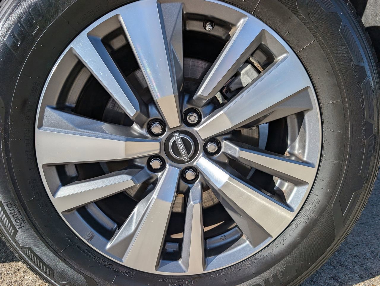 Certified 2024 Nissan Pathfinder SL w/ Black Appearance Package image 7