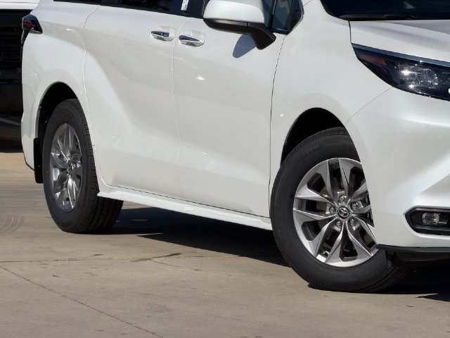 New 2026 Toyota Sienna XLE FWD image 4
