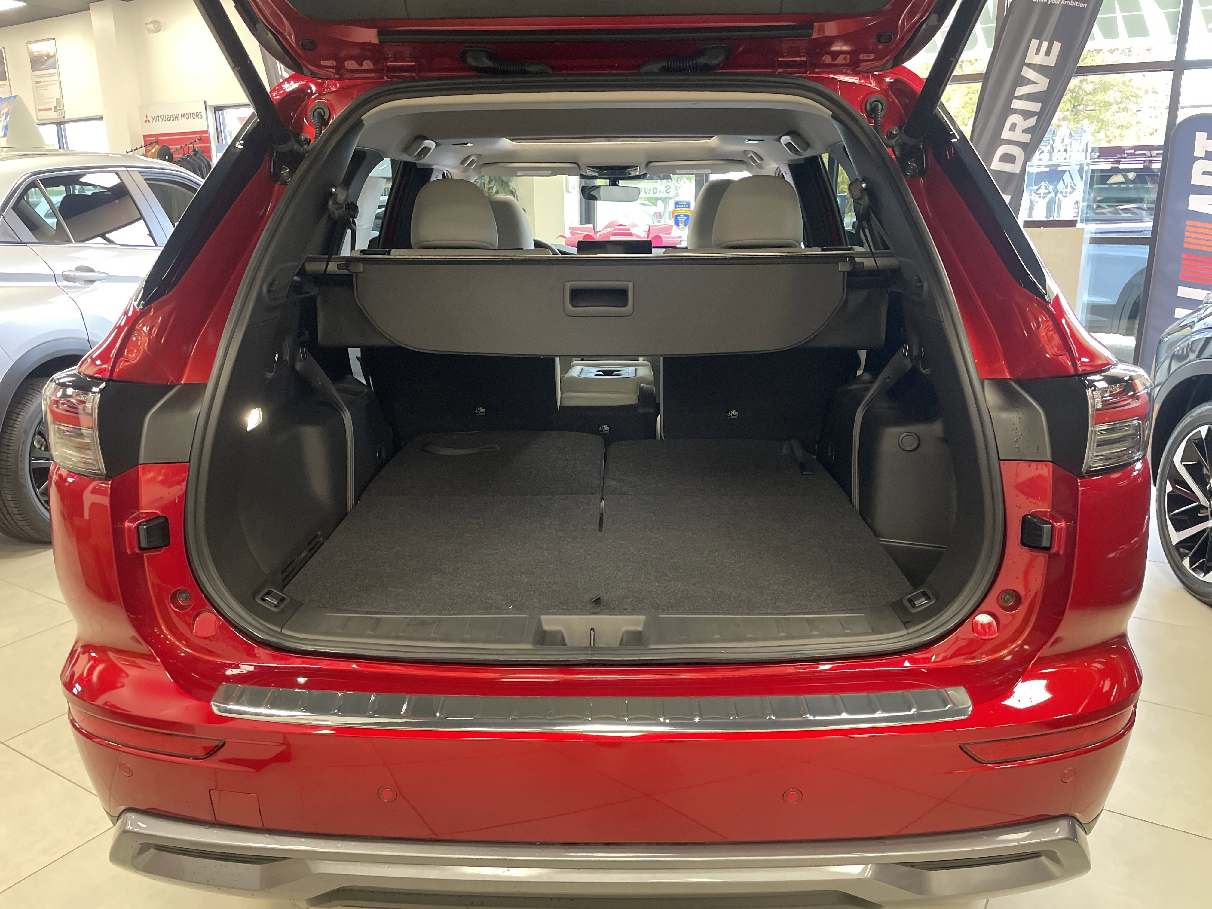 New 2025 Mitsubishi Outlander SE image 13