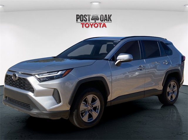 Used 2025 Toyota RAV4 XLE image 3