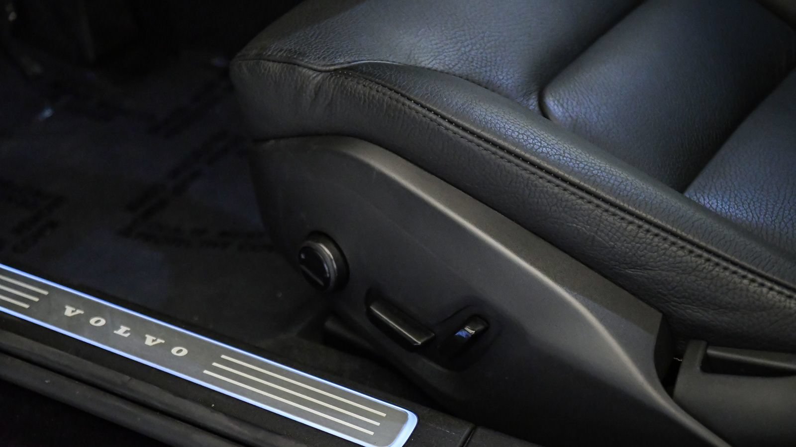 Certified 2023 Volvo S90 B6 Plus AWD/4WD image 24