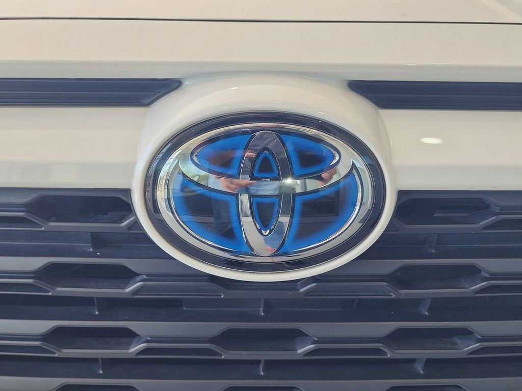 Used 2023 Toyota RAV4 XLE AWD/4WD image 30