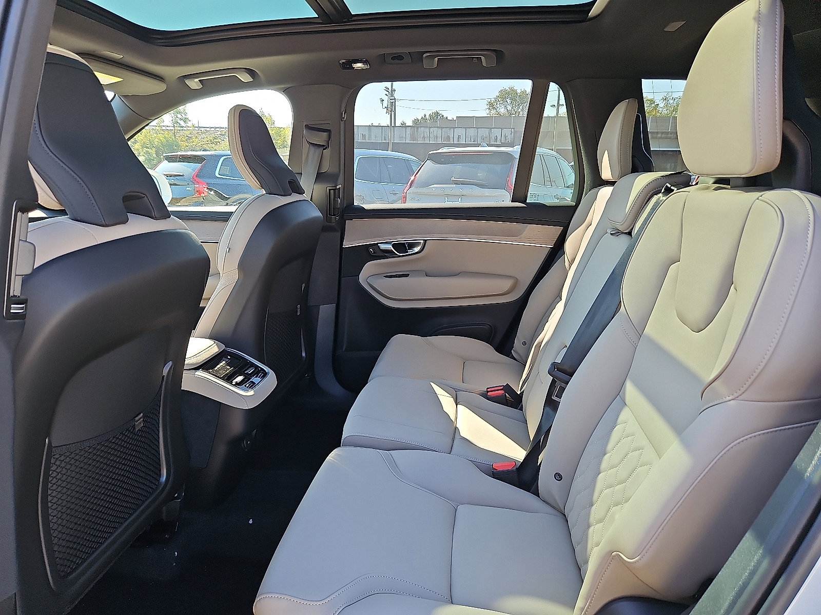 New 2026 Volvo XC90 B6 Plus w/ Protection Package Premier image 8
