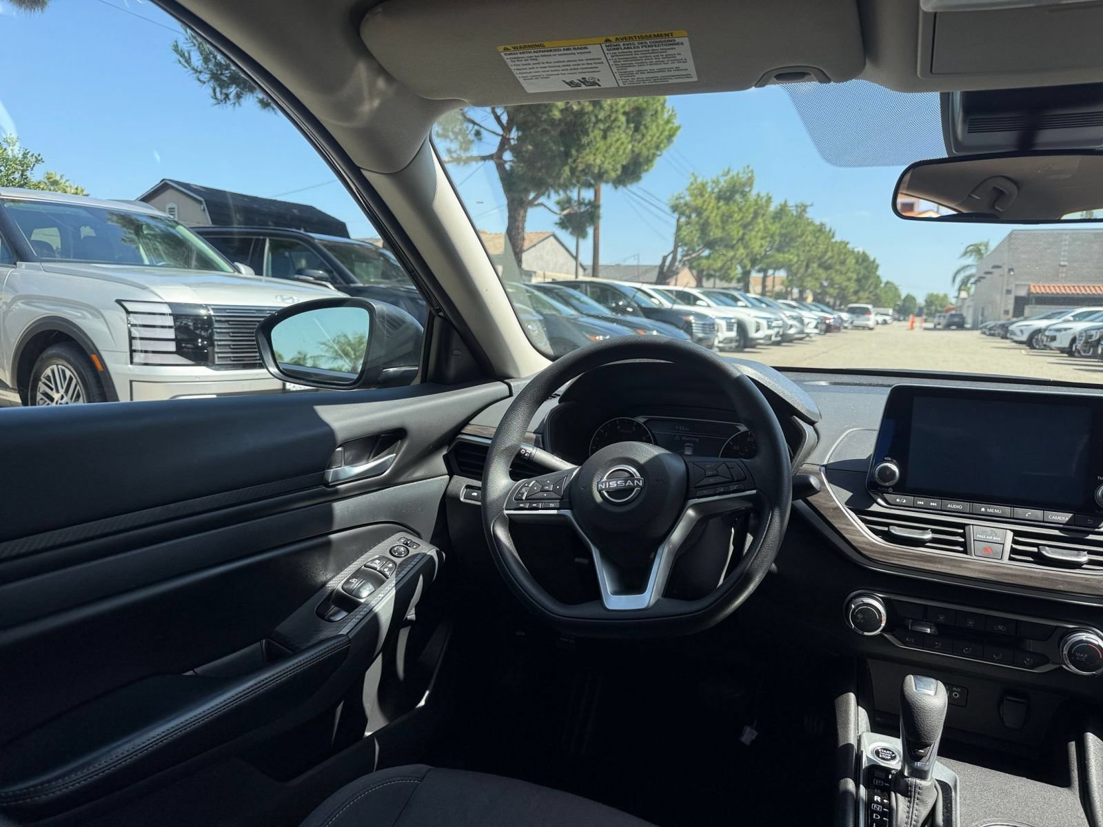 Used 2025 Nissan Altima 2.5 SV FWD image 31